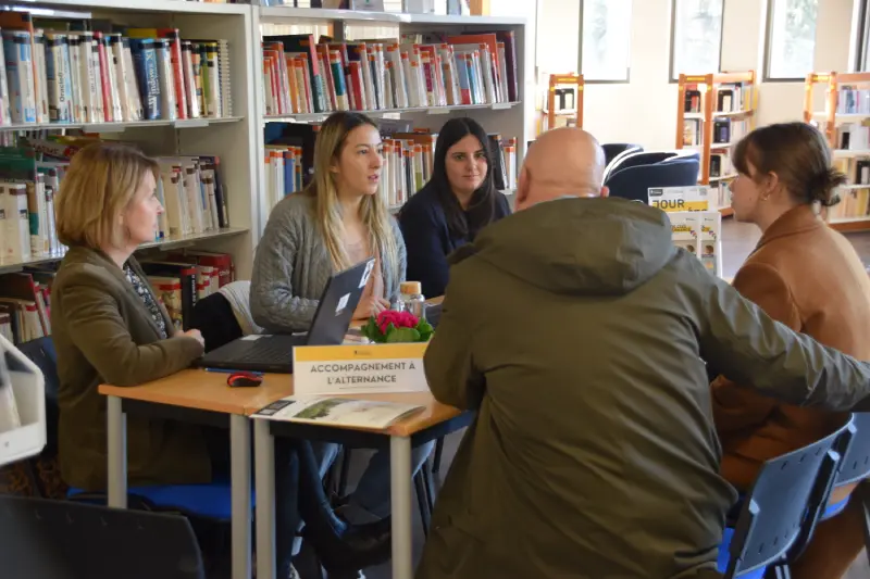 Conseillères du Service Relation Entreprises pour décrocher une alternance en DCG