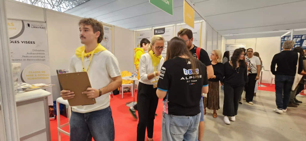 Stand de l'Institut Limayrac au Salon de l'Étudiant