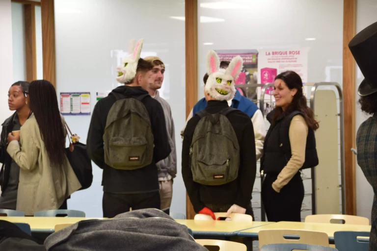 Photo des déguisements des étudiants en Bachelors à Toulouse pour l'activité d'Intégration Murder Party