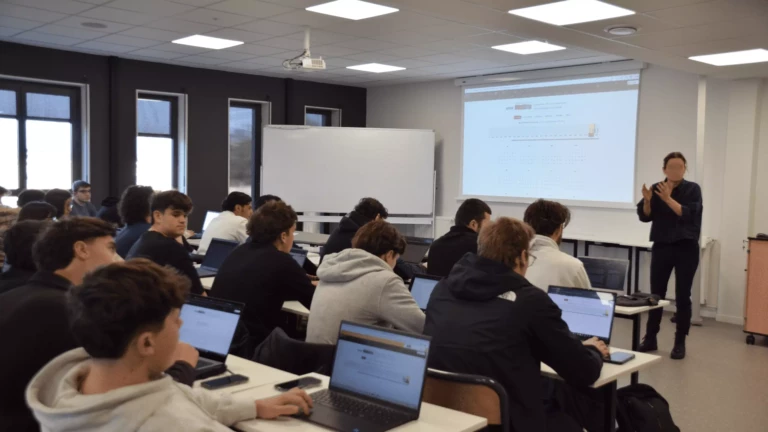 Conférence en classe de la réserve OSINT pour nos BTS informatique