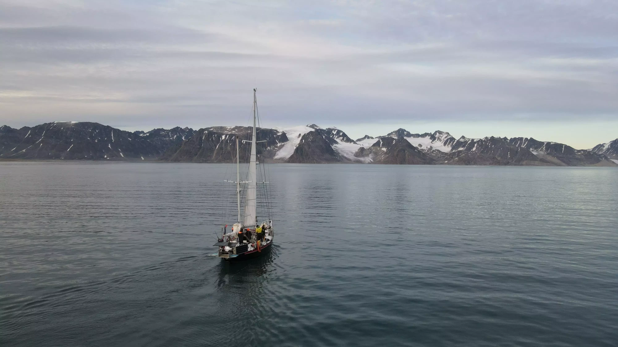 Expédition Mission Nerrivik vue large sur l'embarcation