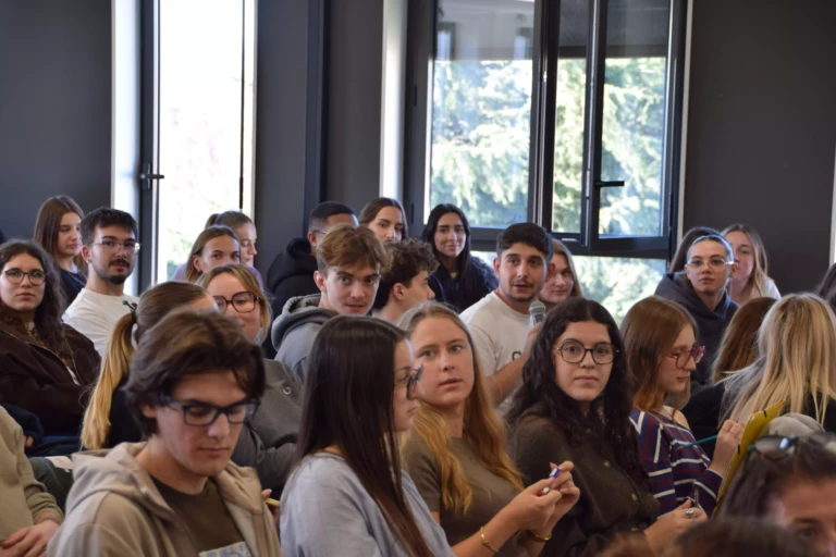 Écoute des apprenants pour l'activité étudiante conférence de l'association Mission Nerrivik