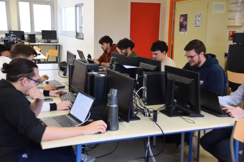 Club 0xLimayrac : étudiants en informatique s'entraînant à la cybersécurité