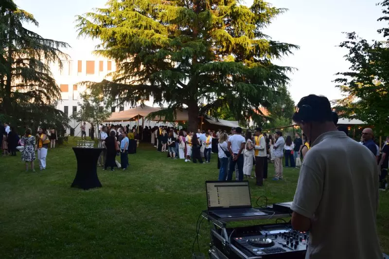 DJ dans le parc de l'Institut Limayrac lors de la Remise de diplômes 2026
