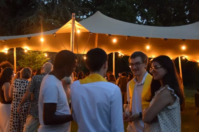 Étudiants diplômés lors de la soirée de diplomation