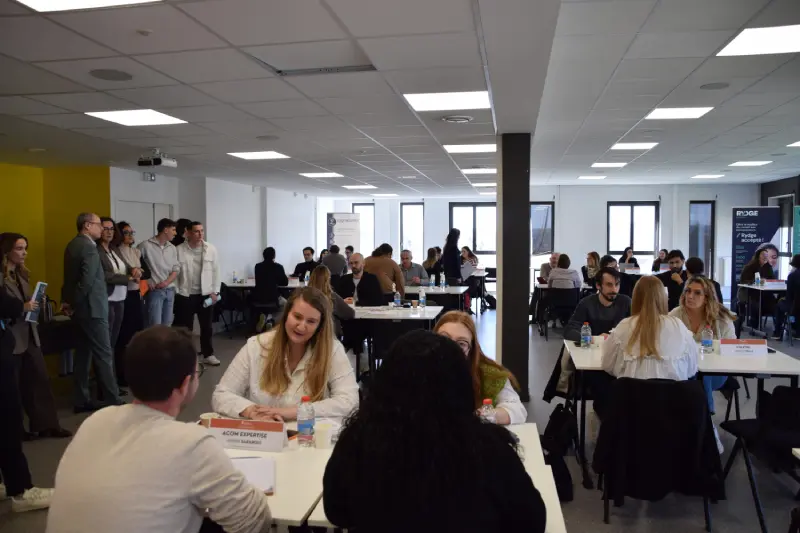 Étudiants en Diplôme Comptabilité Gestion en alternance rencontrent des entreprises en jobdating