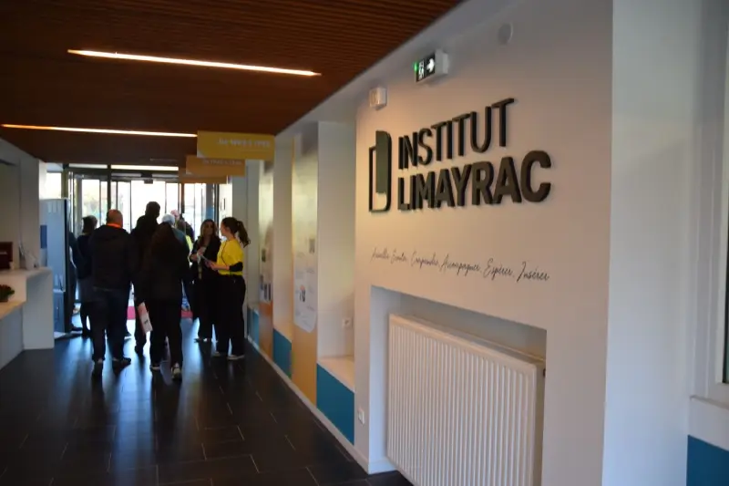 couloir-entree-institut-limayrac