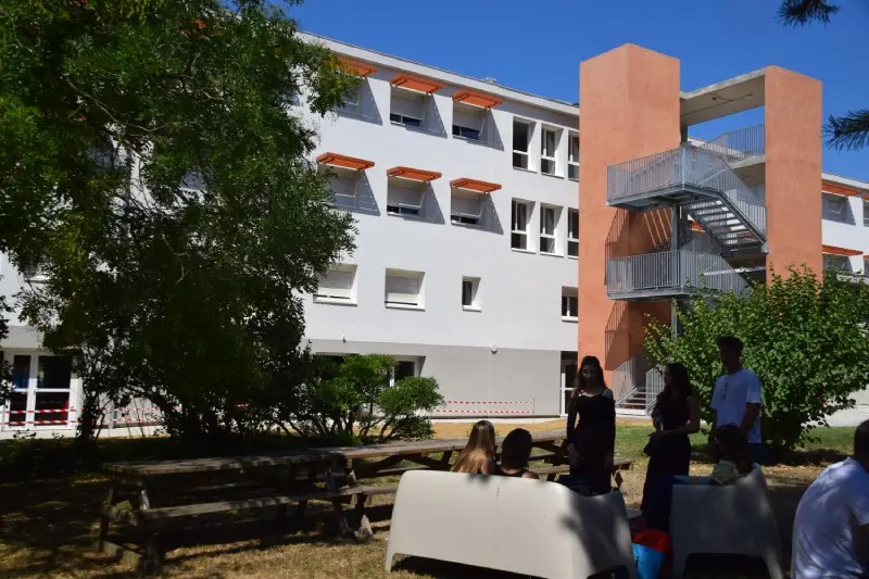batiment-a-institut-limayrac-etudiants